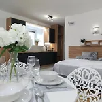 Nowy Rustykalny Z Tarasem - Sowia Apartamento